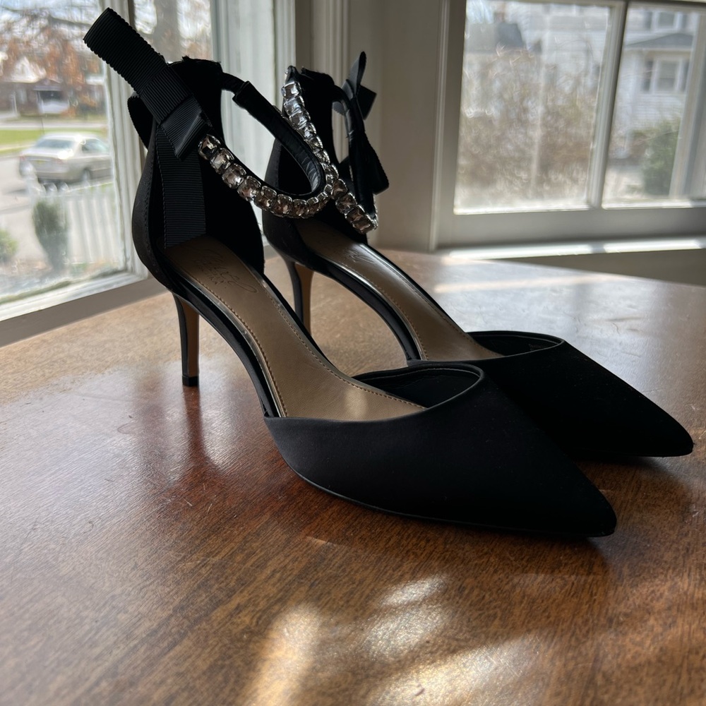 Elegant Black Women's Heels with Rhinestone Detail